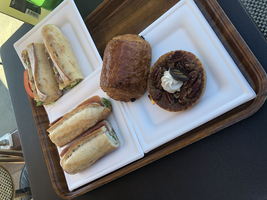 Lunch_in_a_great_French_style_bakery