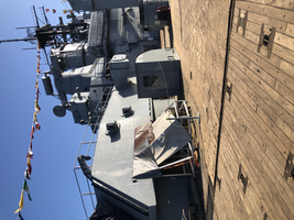 Notice_the_on_mount_rang_finder,_abd_the_fire_control_range_finder_on_the_deck_above